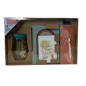 NIB. WAY TO CELEBRATE Mother’s Day Gift Box